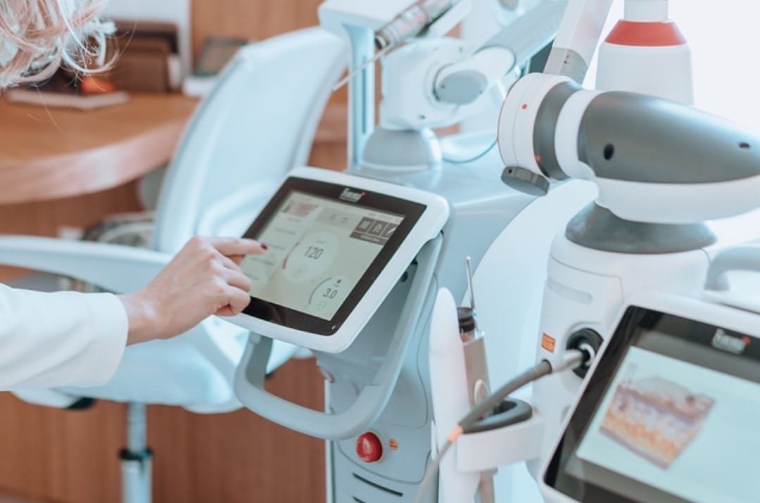 Remoção de Micropigmentação com o Laser Fotona Segurança e Eficiência no Tratamento Remoção de Micropigmentação com o Laser Fotona: Segurança e Eficiência no Tratamento